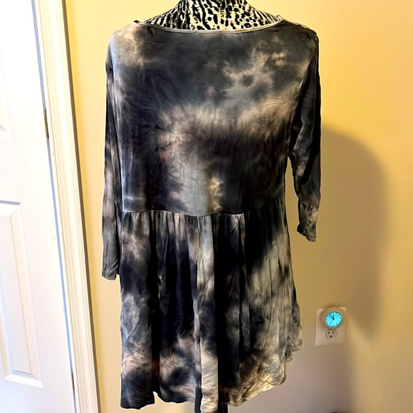 Tie Dye women’s top - plus size 2X - Blue & White - Super soft fabric 💙🤍 - Picture 3 of 6